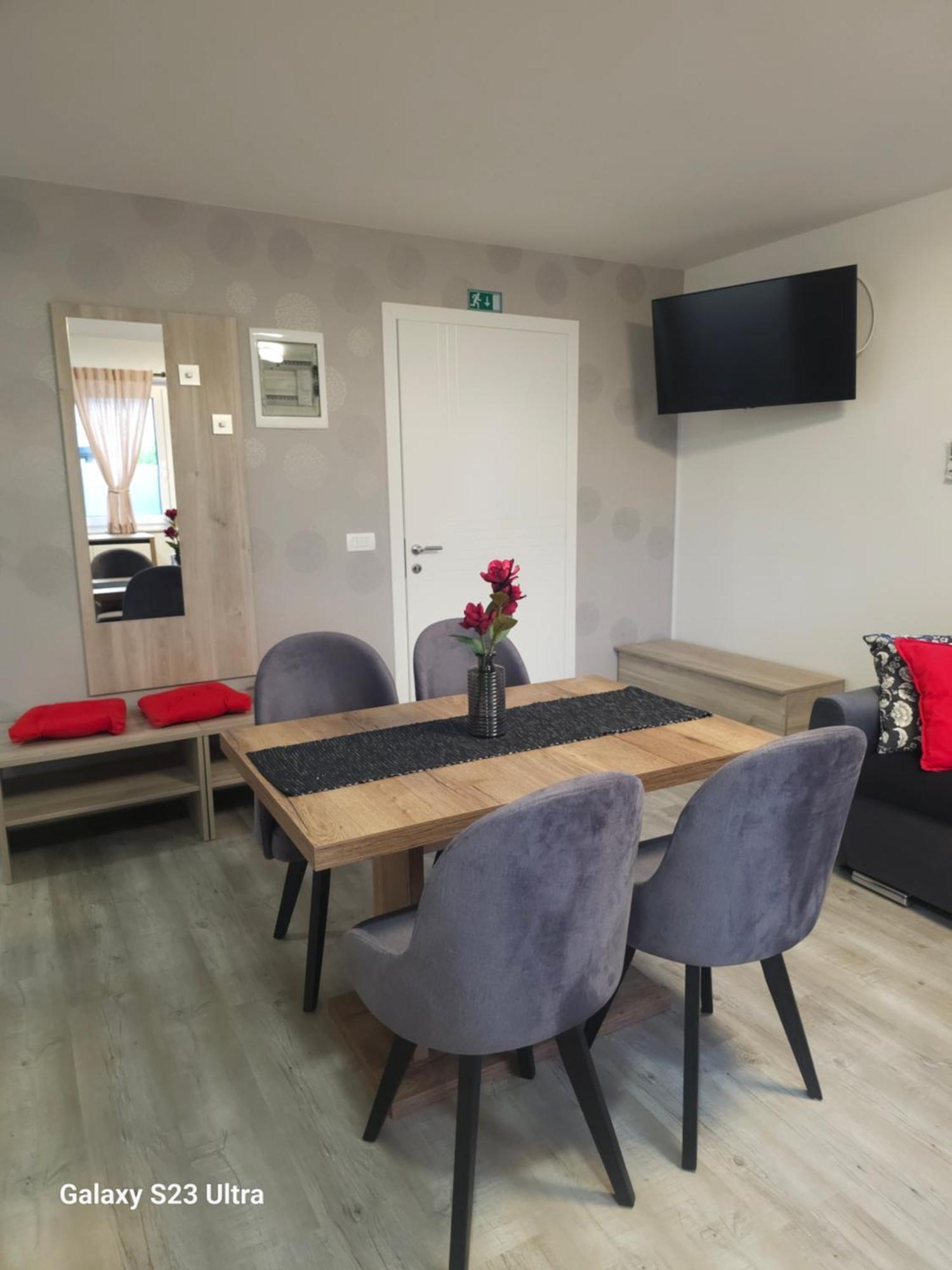 Zirovnica Prima Countryside Apartments מראה חיצוני תמונה